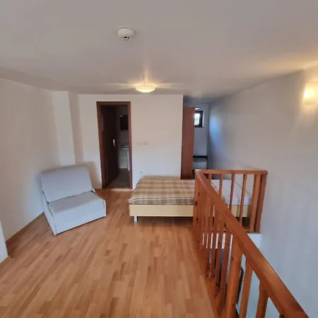 1br Homey Duplex 300mbps Wifi - Two Floor With Washer Banszko