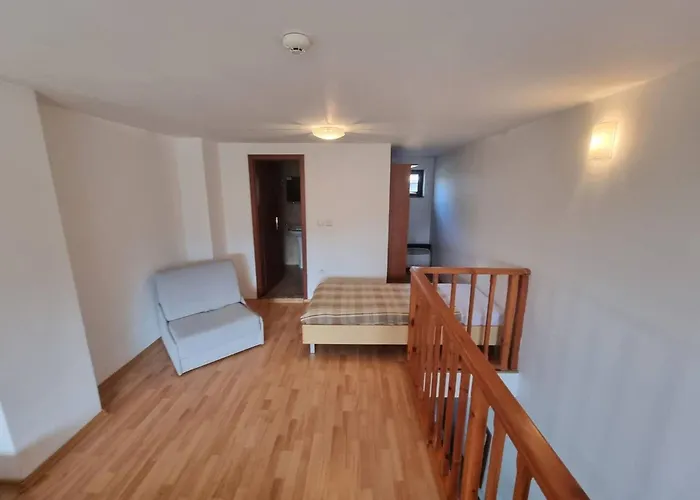1br Homey Duplex 300mbps Wifi - Two Floor With Washer Banszko