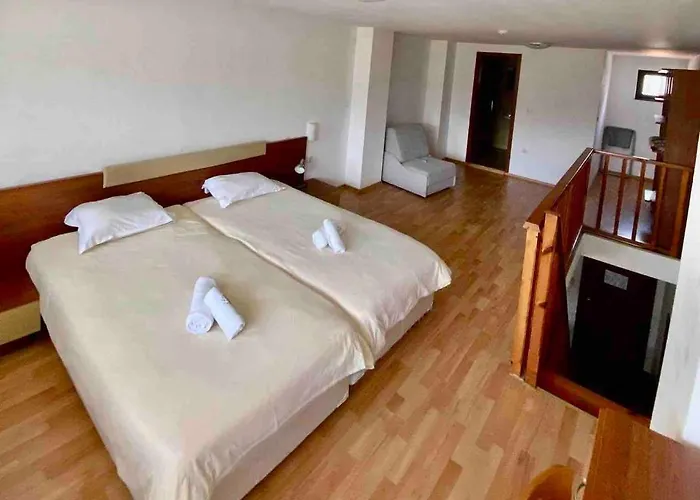 Apartment 1br Homey Duplex 300mbps Wifi - Two Floor With Washer