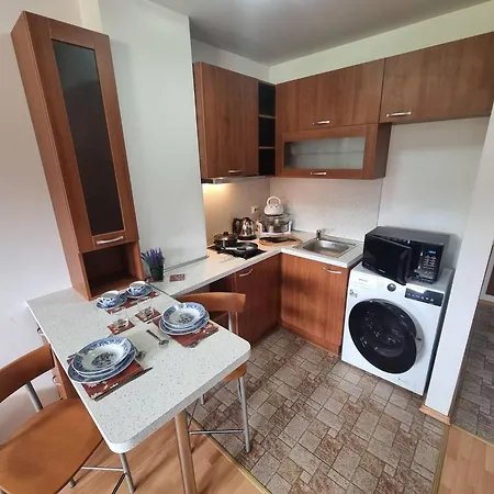 Apartment 1br Homey Two Floor - 200mbps Wi-fi Bansko